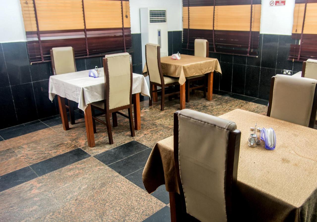 Presken Hotel @Villa Ikeja Buitenkant foto