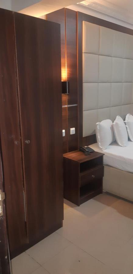 Presken Hotel @Villa Ikeja Buitenkant foto