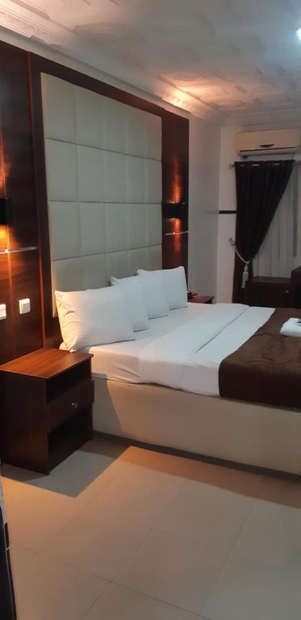 Presken Hotel @Villa Ikeja Buitenkant foto