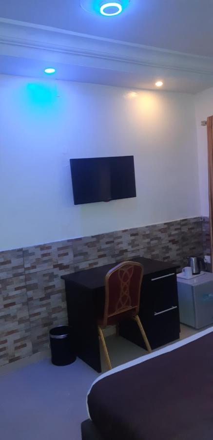 Presken Hotel @Villa Ikeja Buitenkant foto