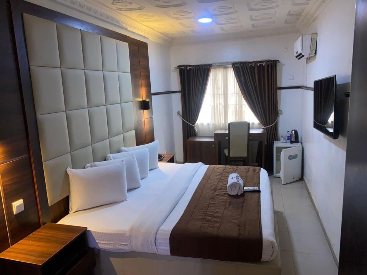 Presken Hotel @Villa Ikeja Buitenkant foto