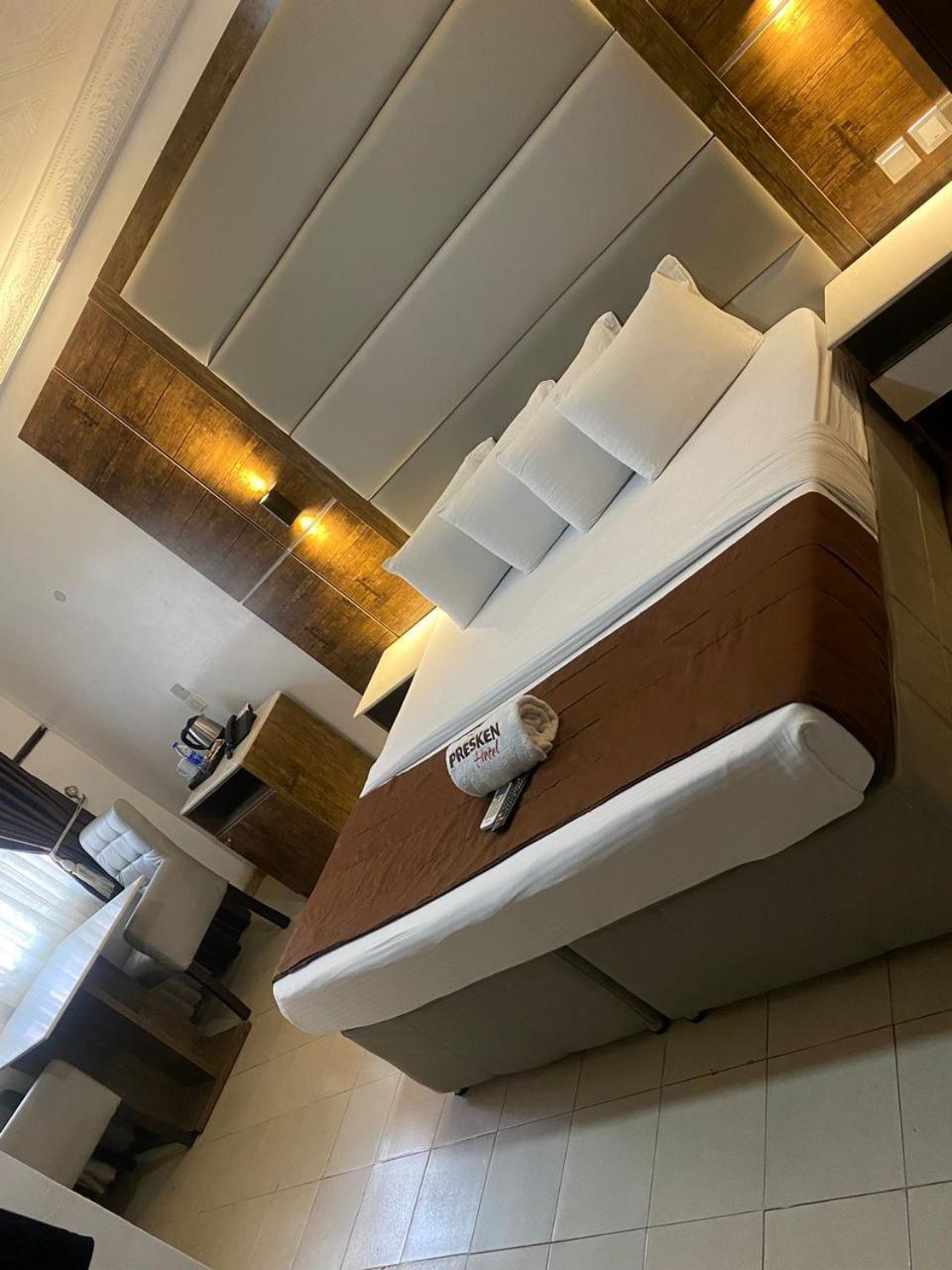Presken Hotel @Villa Ikeja Buitenkant foto