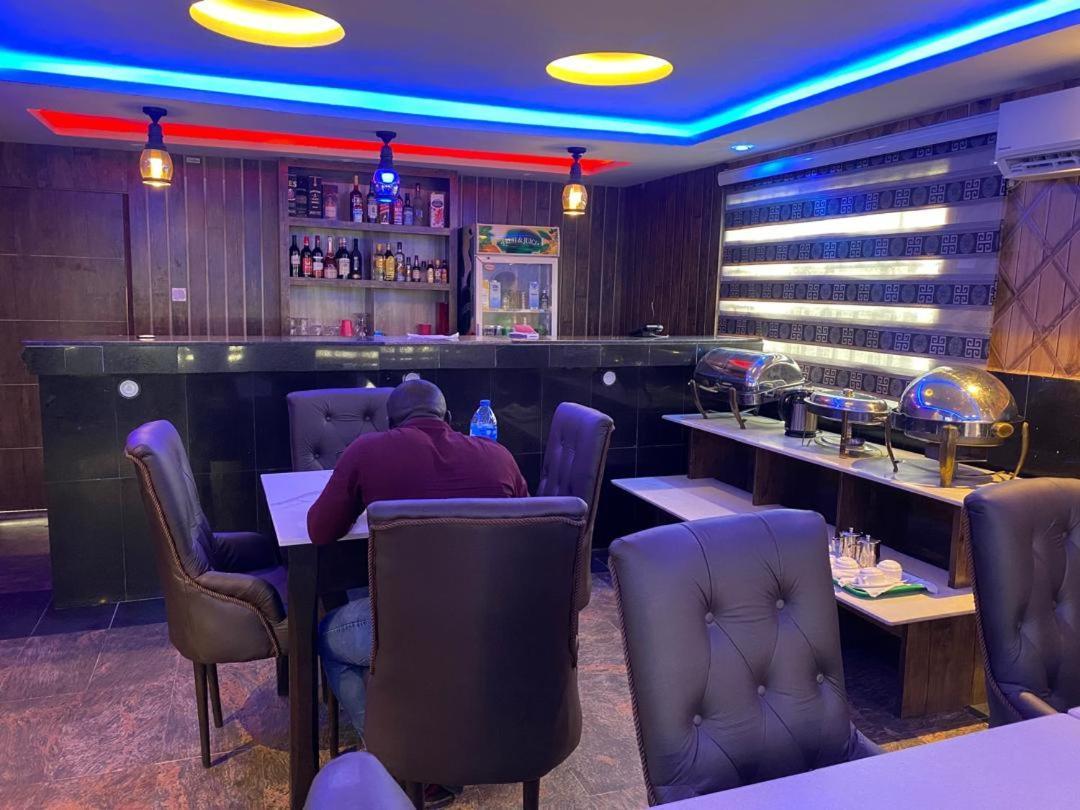 Presken Hotel @Villa Ikeja Buitenkant foto