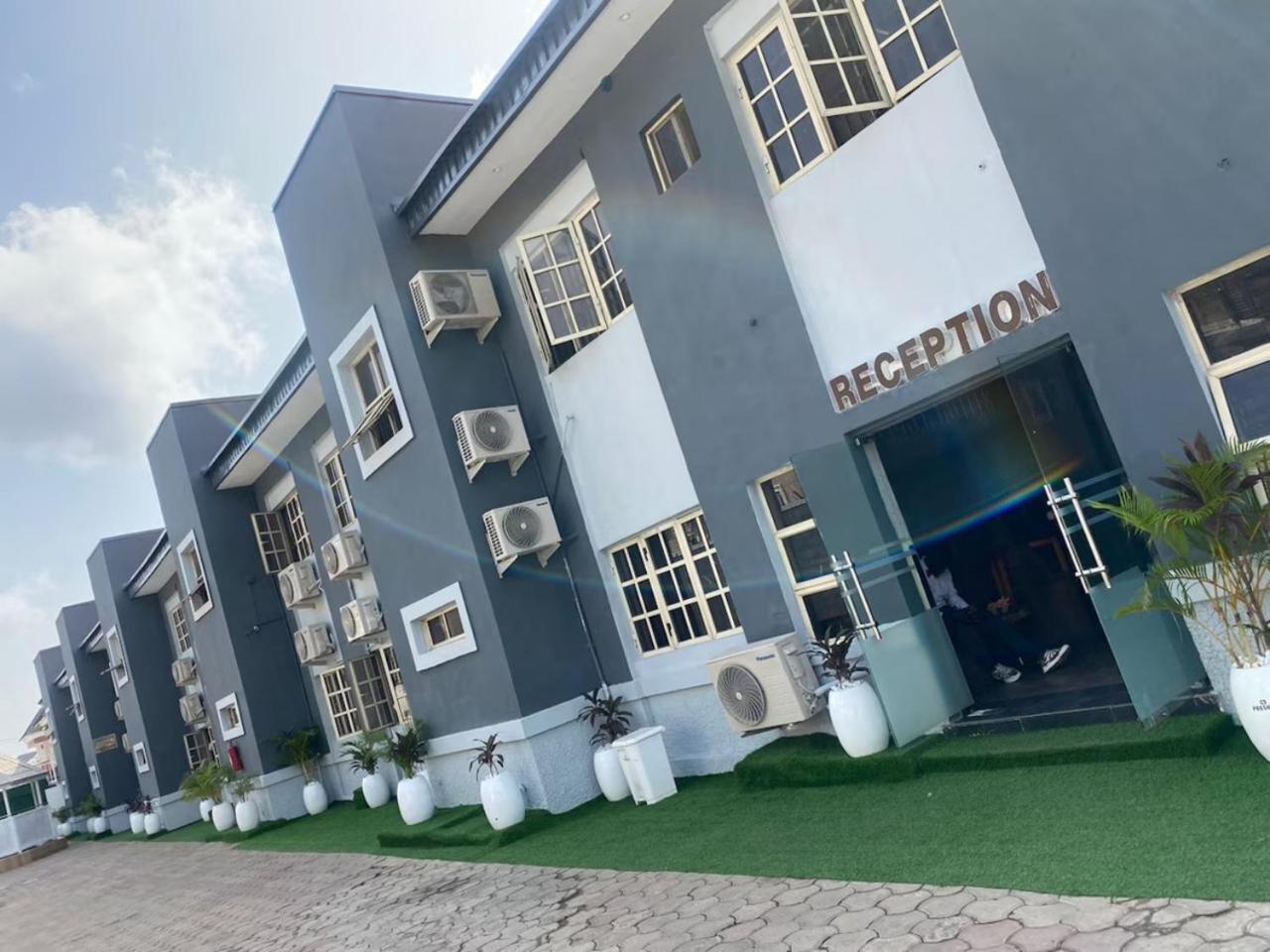 Presken Hotel @Villa Ikeja Buitenkant foto