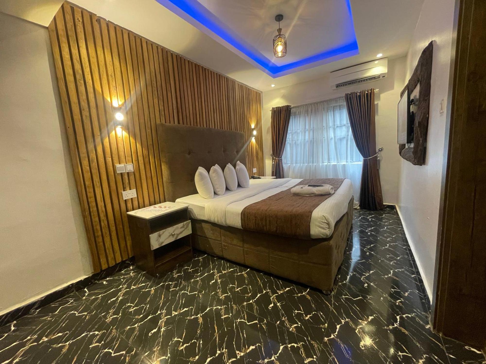 Presken Hotel @Villa Ikeja Buitenkant foto