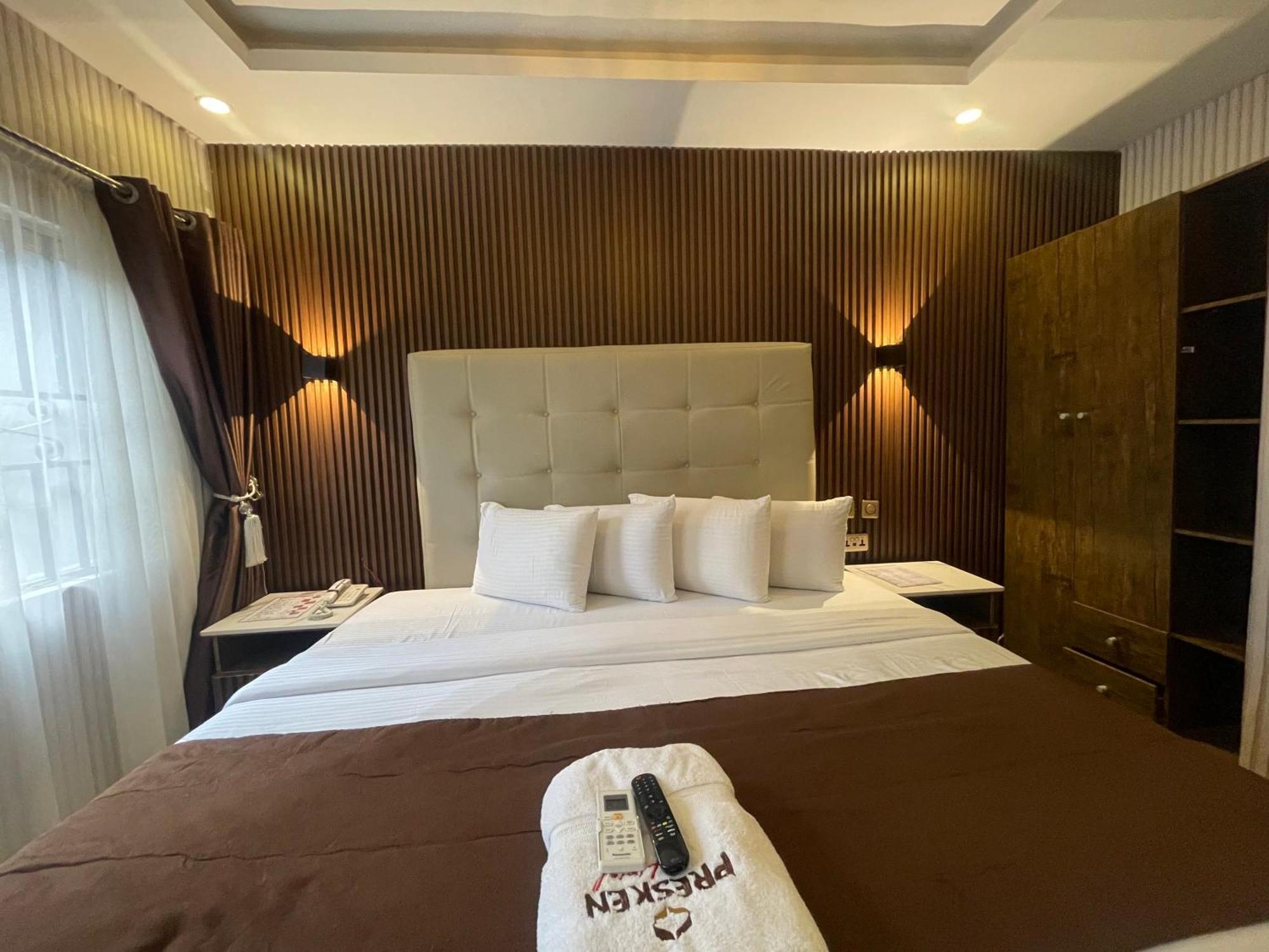Presken Hotel @Villa Ikeja Buitenkant foto