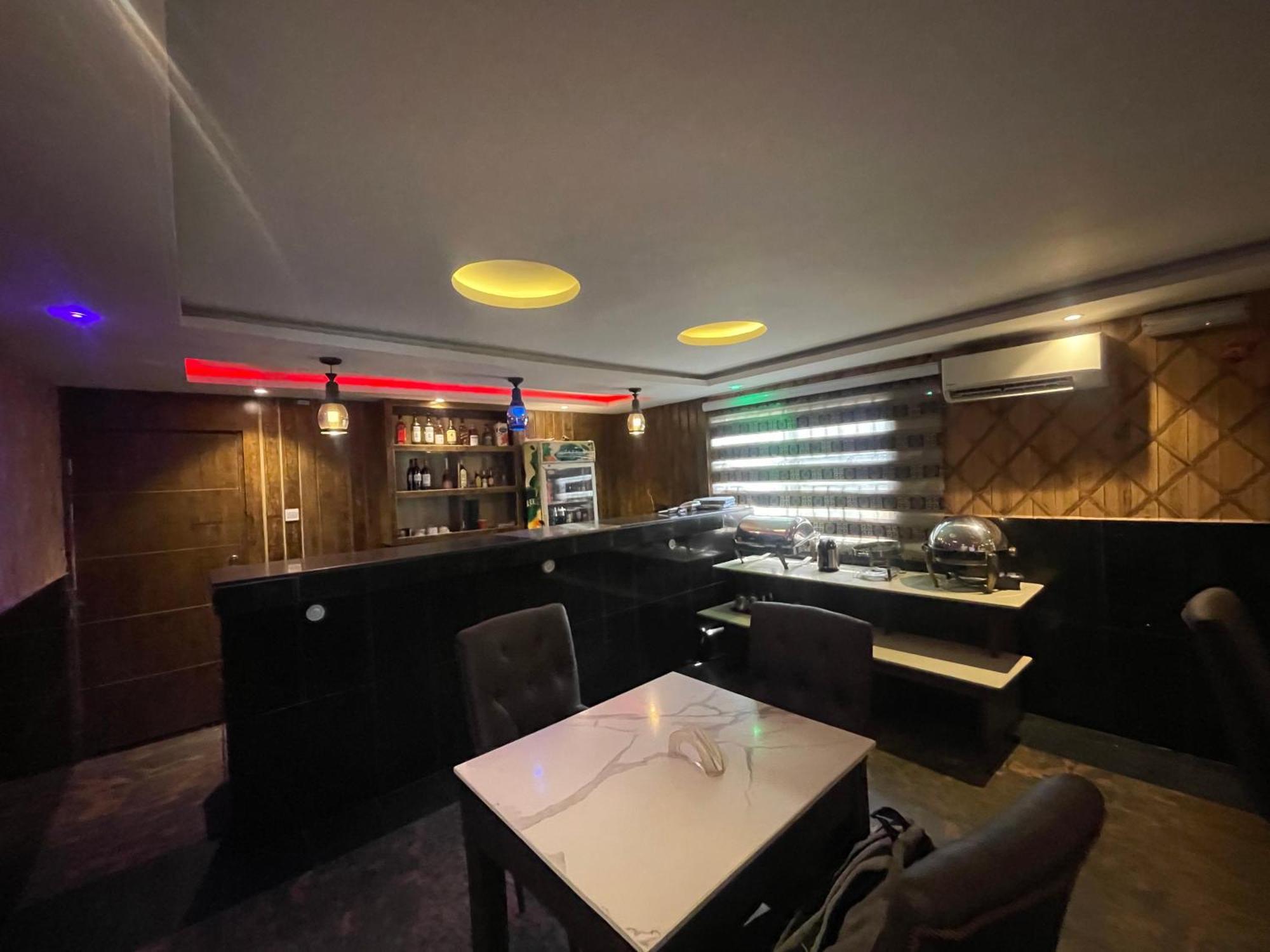 Presken Hotel @Villa Ikeja Buitenkant foto